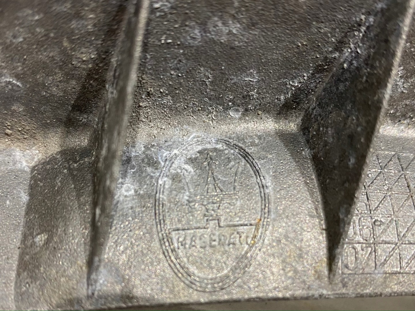 MASERATI QUATTROPORTE M139 bracket console RH
