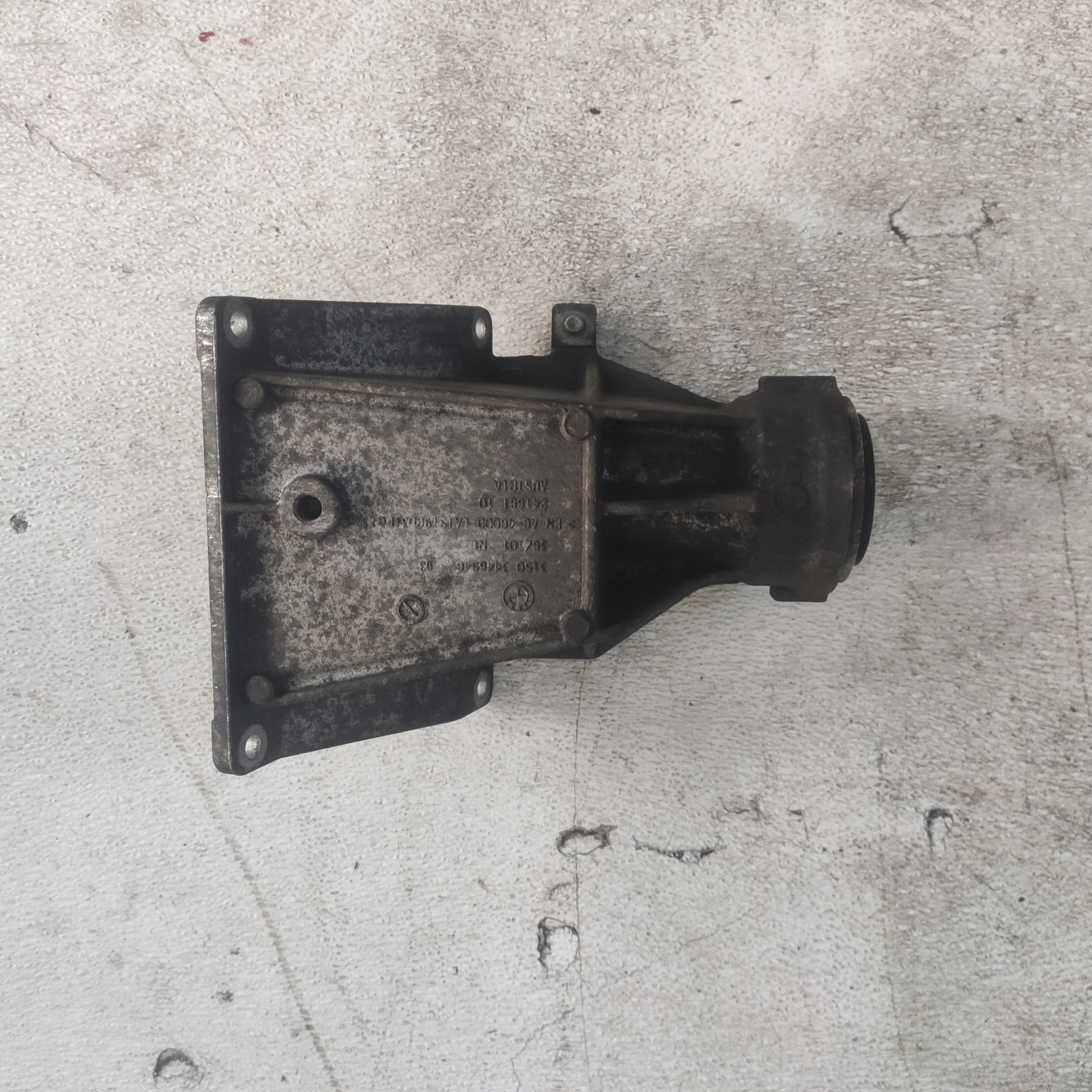 BMW X3 E83 LIFT 2.0D N47 Support Console Demi axe