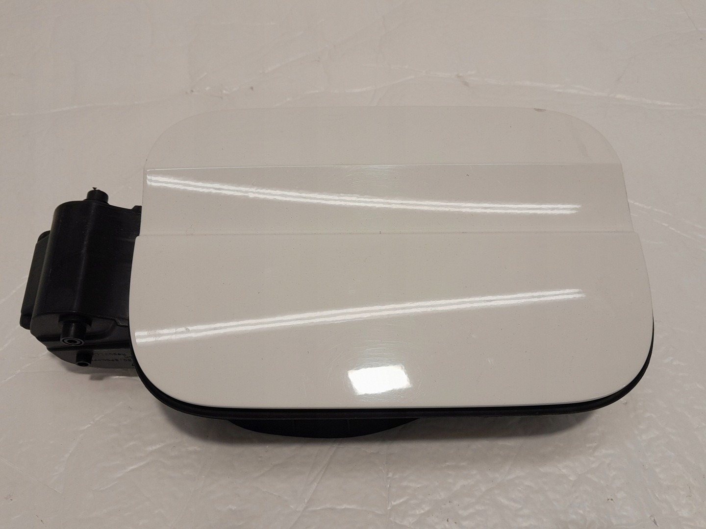 AUDI A4 B9 LIFT Tankklappe des Kraftstoffsbehälters 8W0809906