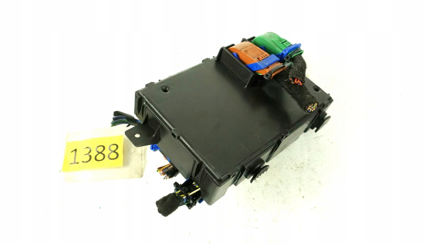 Module fusibles Unité commande confort BSI OPEL MERIVA B LIFT 39013502 CN