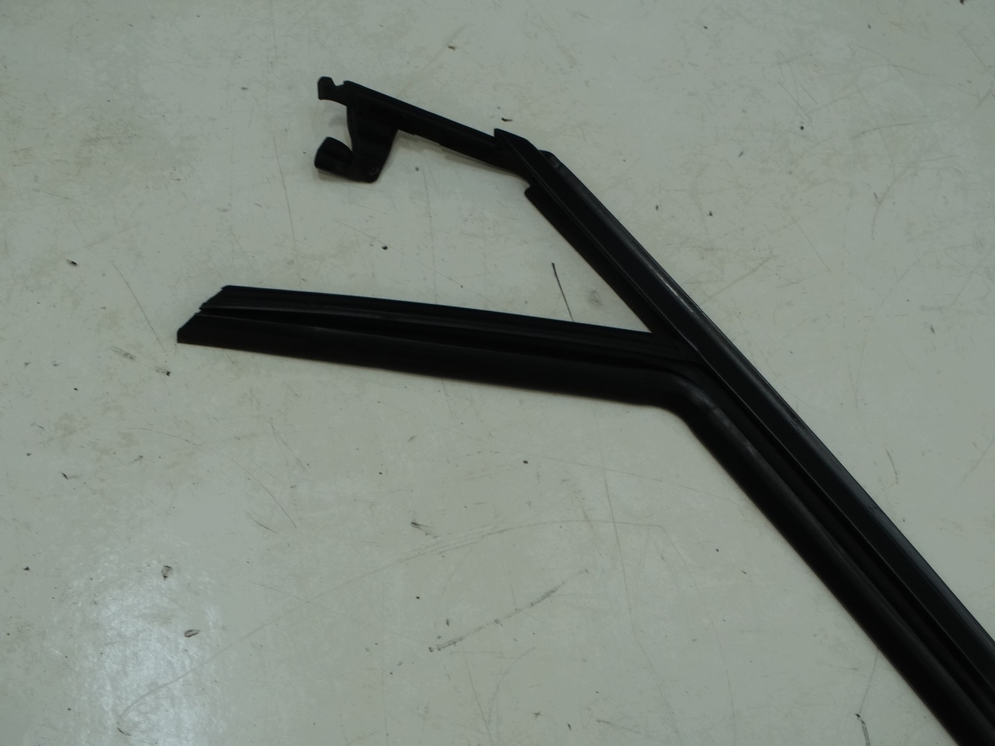 gasket frame door left front PEUGEOT 5008 II 9811586080