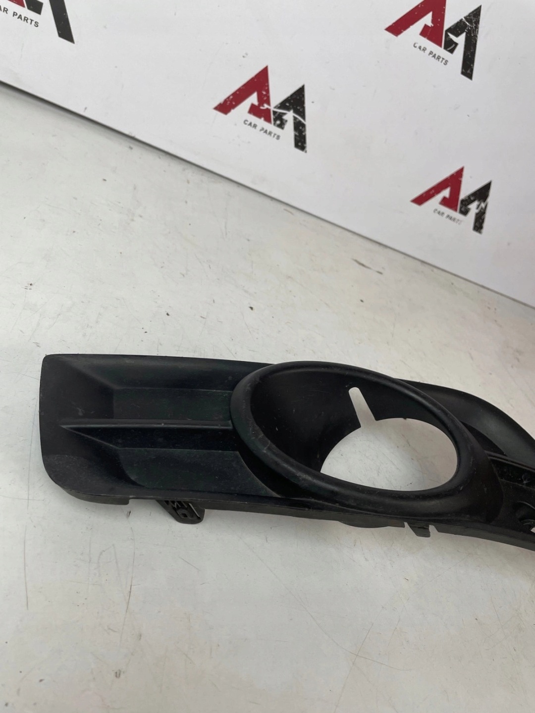 grid of a bumper front front left Chevrolet Cruze and
