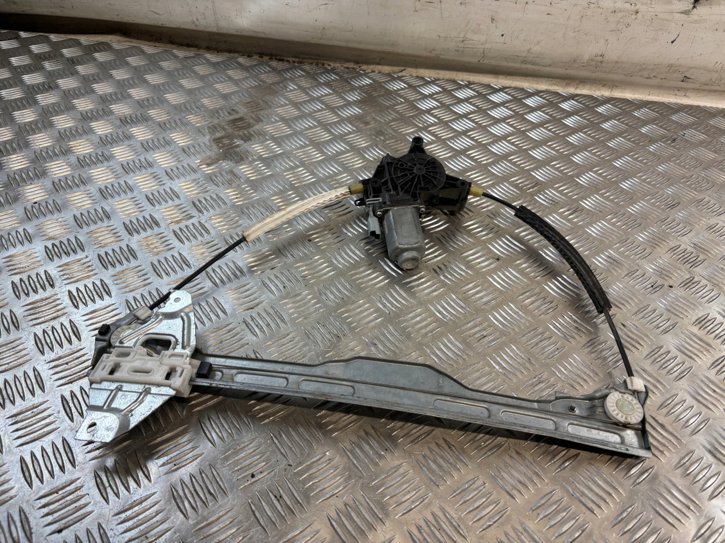window regulator right front Peugeot 301 9674412380