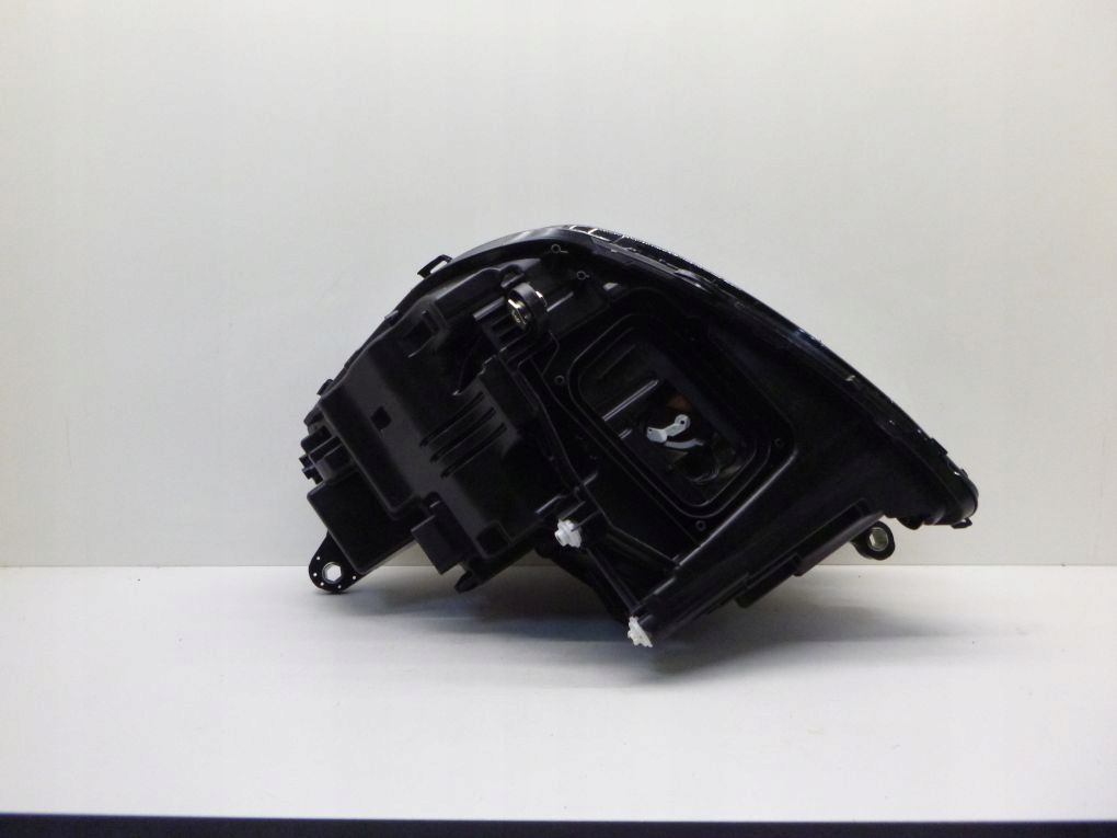 MERCEDES E KLASA A 213 LIFT FULL LED 2020 right