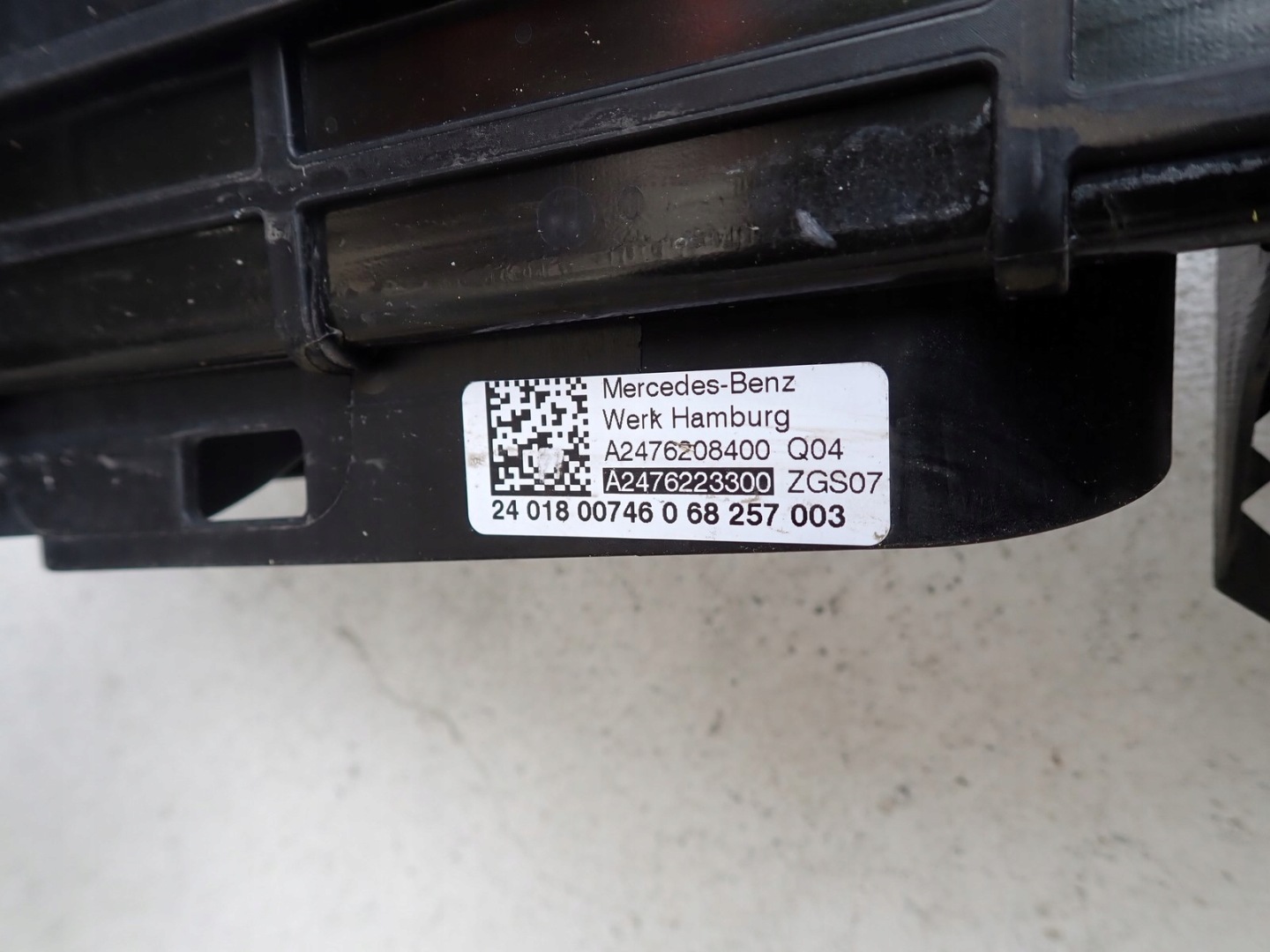 support panel for radiators pillar iron MERCEDES B KLASA 247 2018- A2476223300
