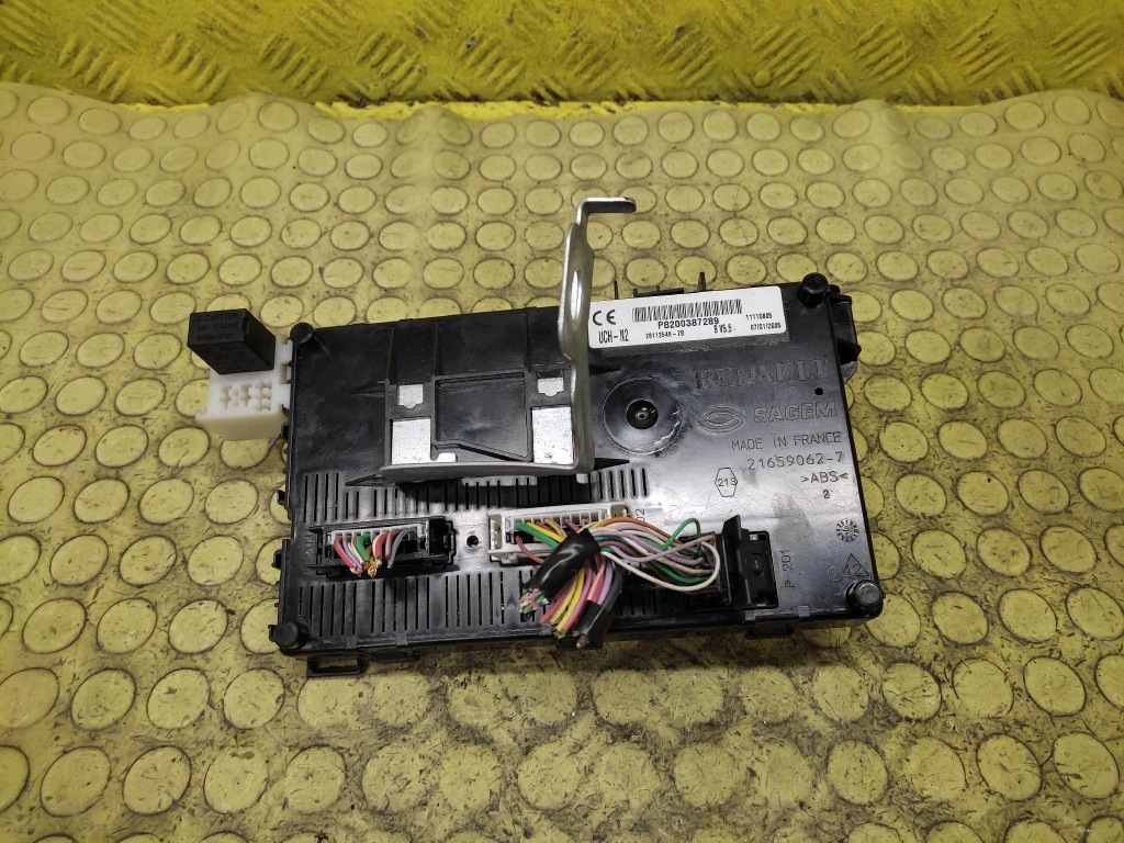 RENAULT CLIO II module UCH 8200387289