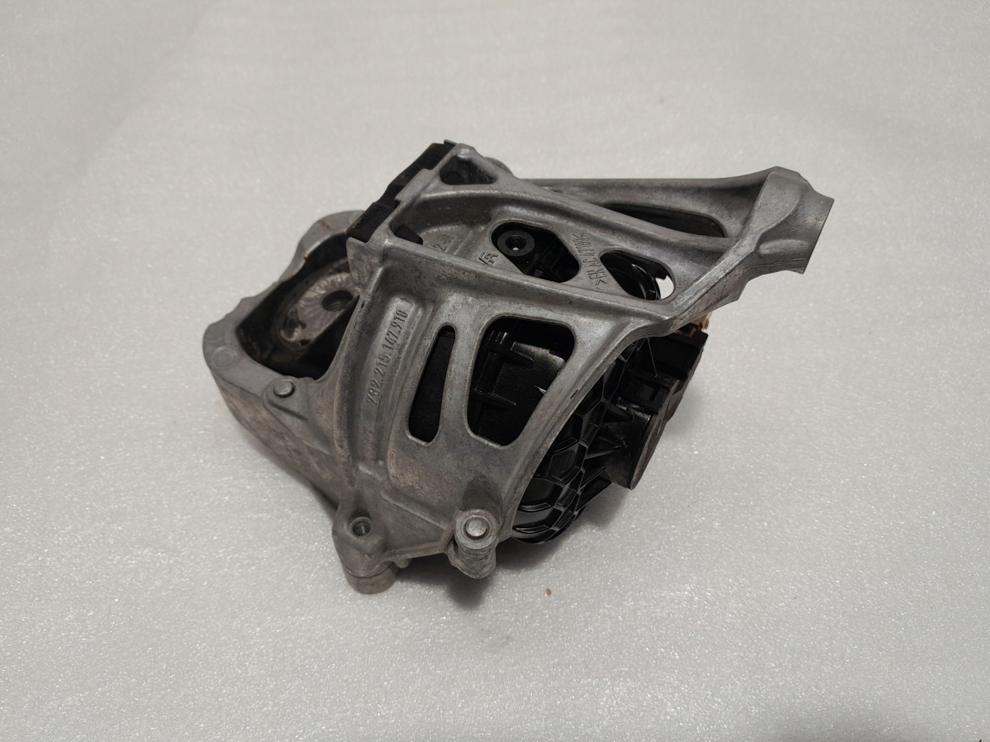 AUDI Q5 II 80A engine mount 4M0199371B