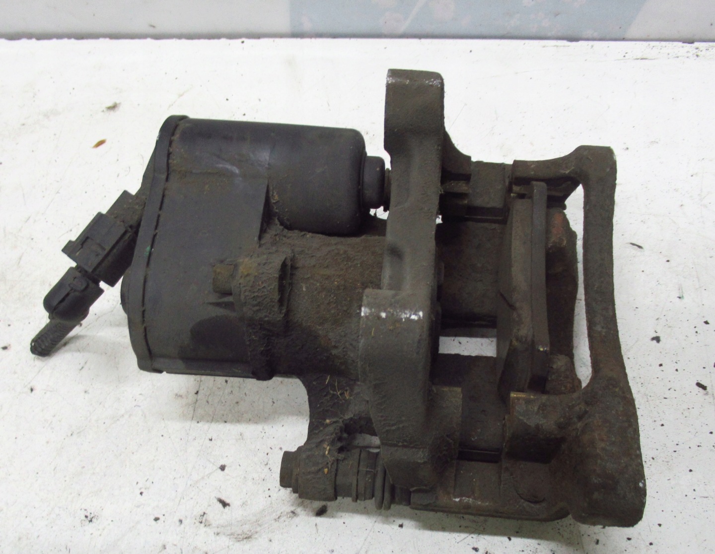 VW PASSAT B6 09R caliper right rear part