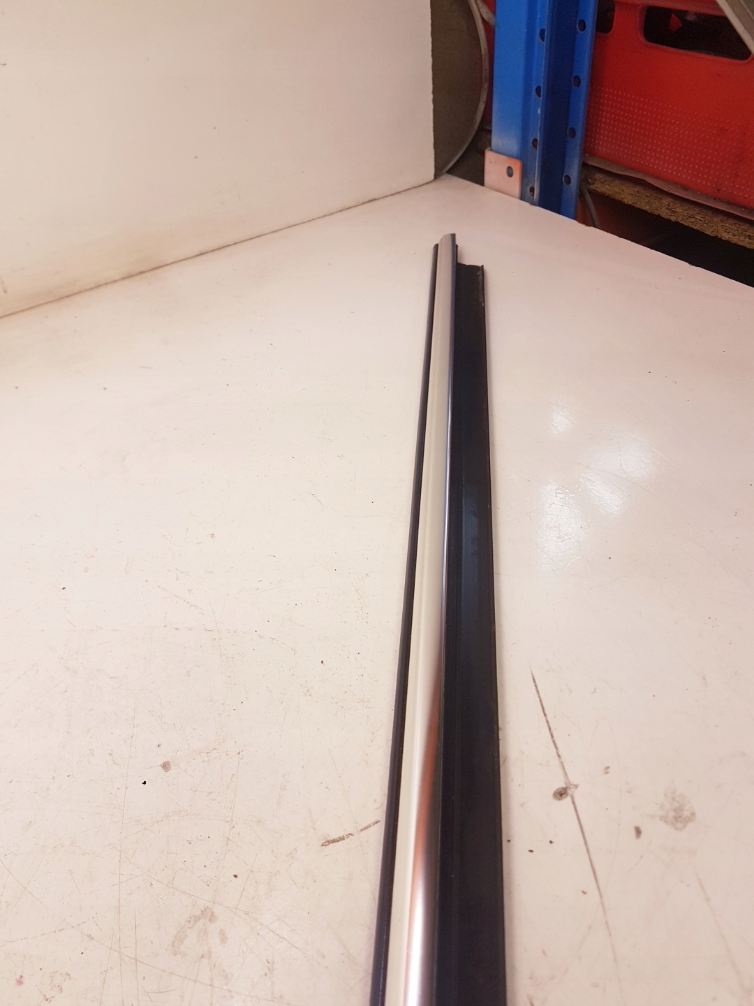 moulding CHROM door left front AUDI A5 8T0853283C