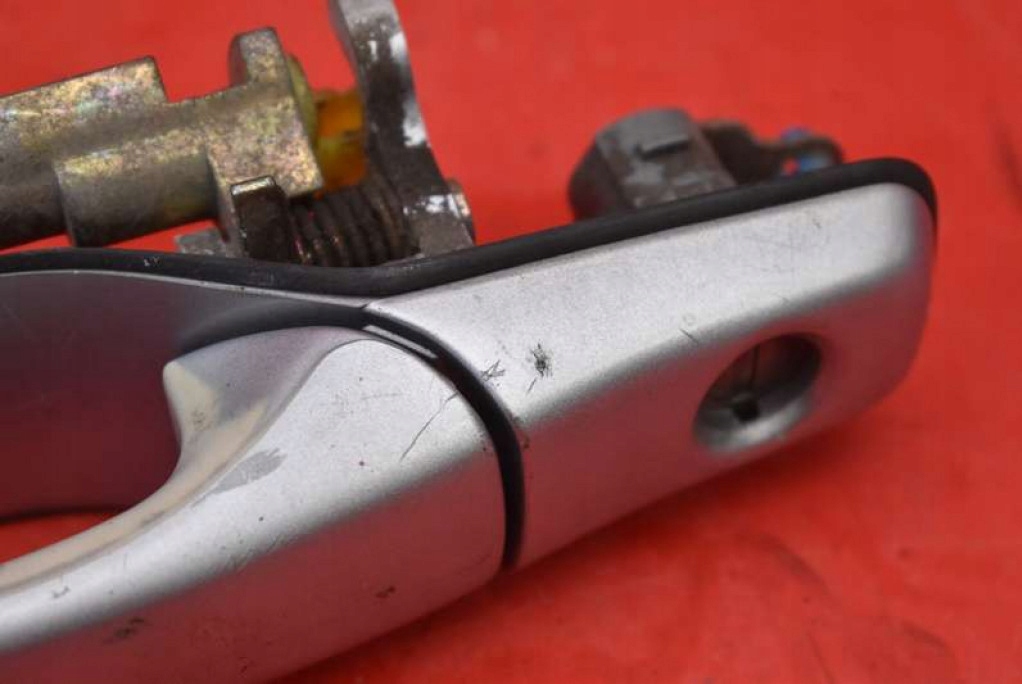 handle left front front SREBRNA MITSUBISHI OUTLANDER 1 and 01-08