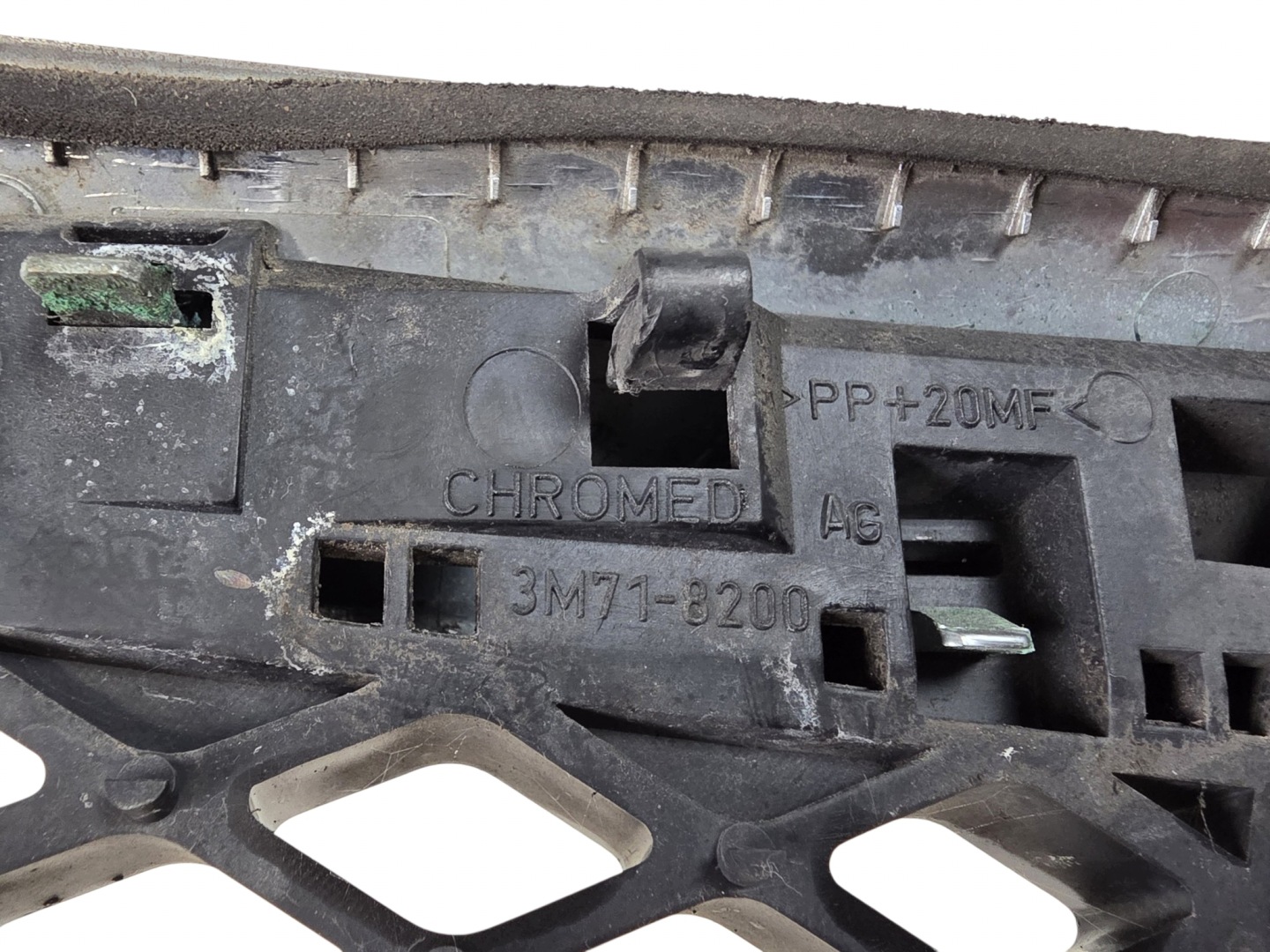 MAZDA 2 II DY 02-08 grill komplett CHROM original. 3M71-8200 schön