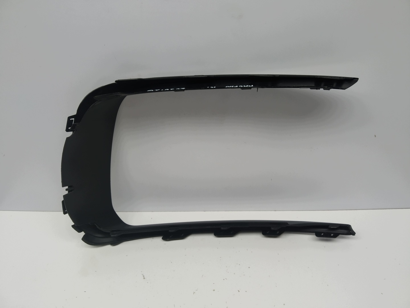 2021r + Porsche Macan lift GTS moulding grid right frame w bumper front