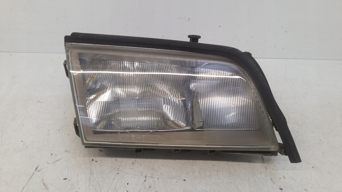 light right front Hella 2028201861 Mercedes W202