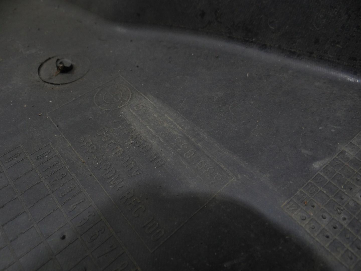 mudguard left front BMW X1 E84 LCI 2990089 (17229616)