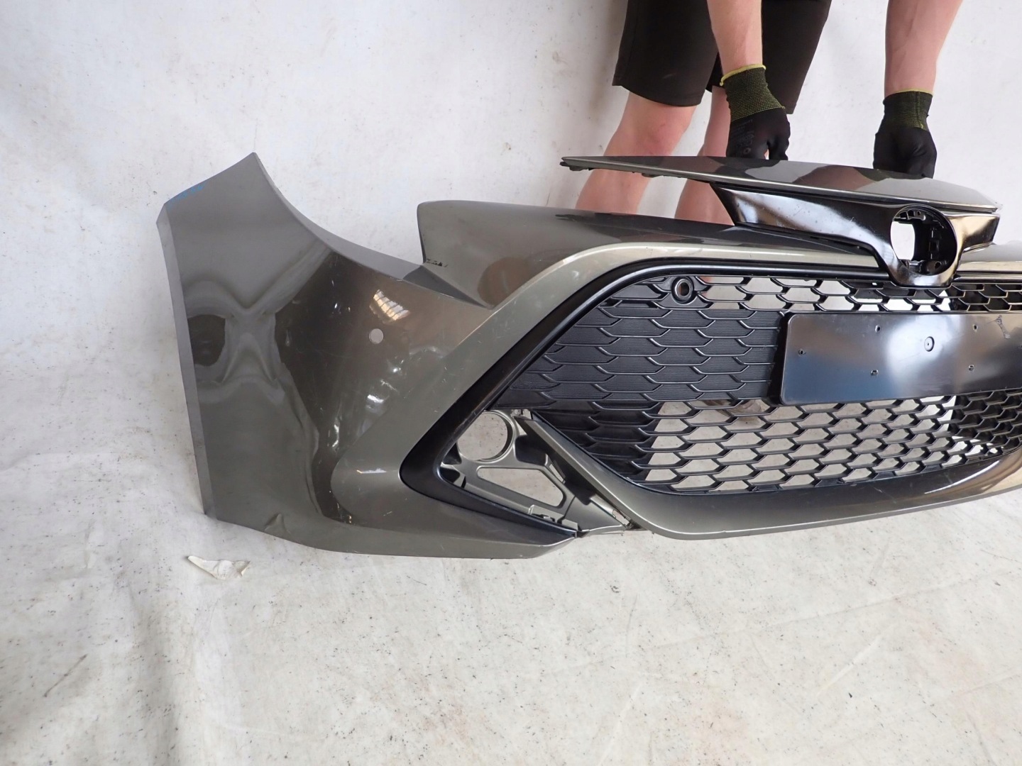 TOYOTA COROLLA XII E21 KOMBI HB bumper front front PDC