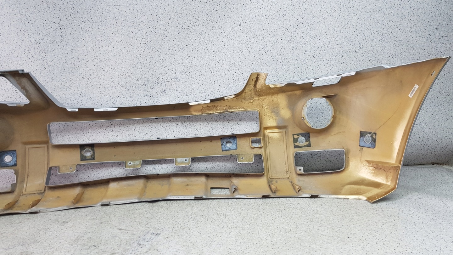 MERCEDES BENZ ML 164 AMG damaged bumper front 3639
