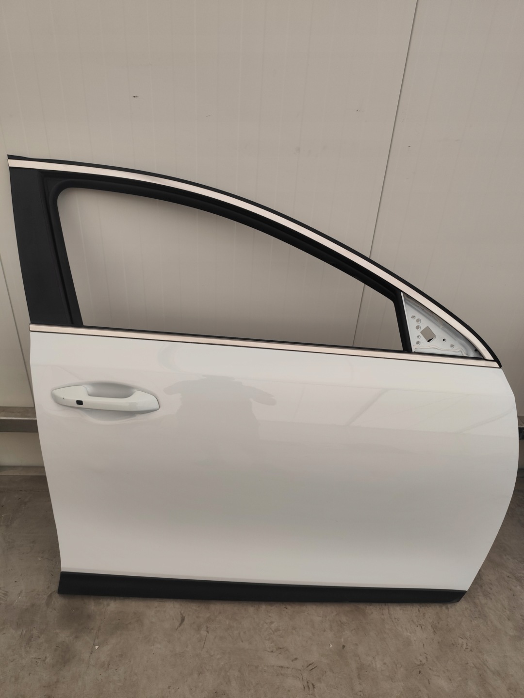 KIA X-CEED door front right