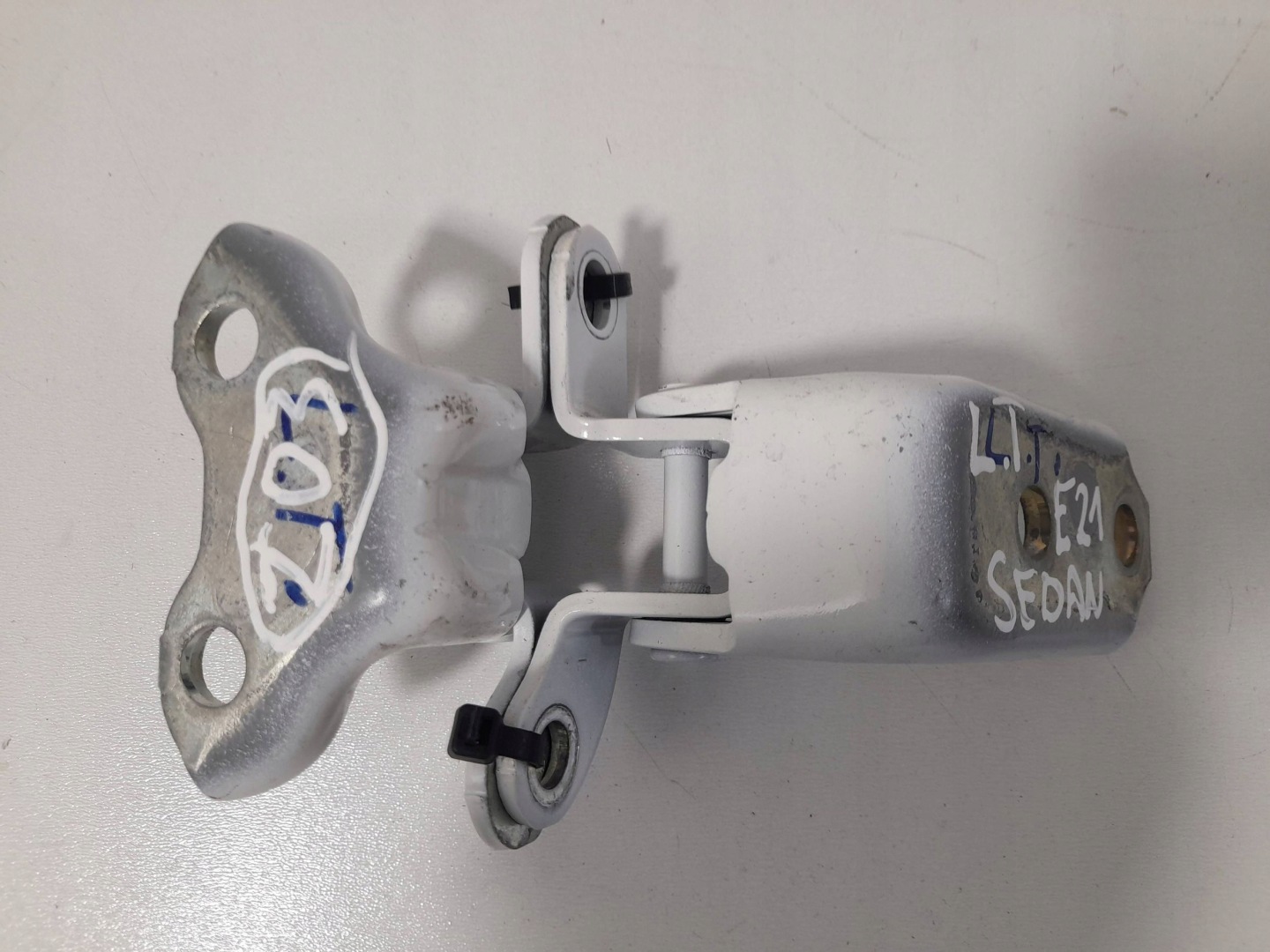 scharniere Tür tylnych links Toyota Corolla E21 (Z03)