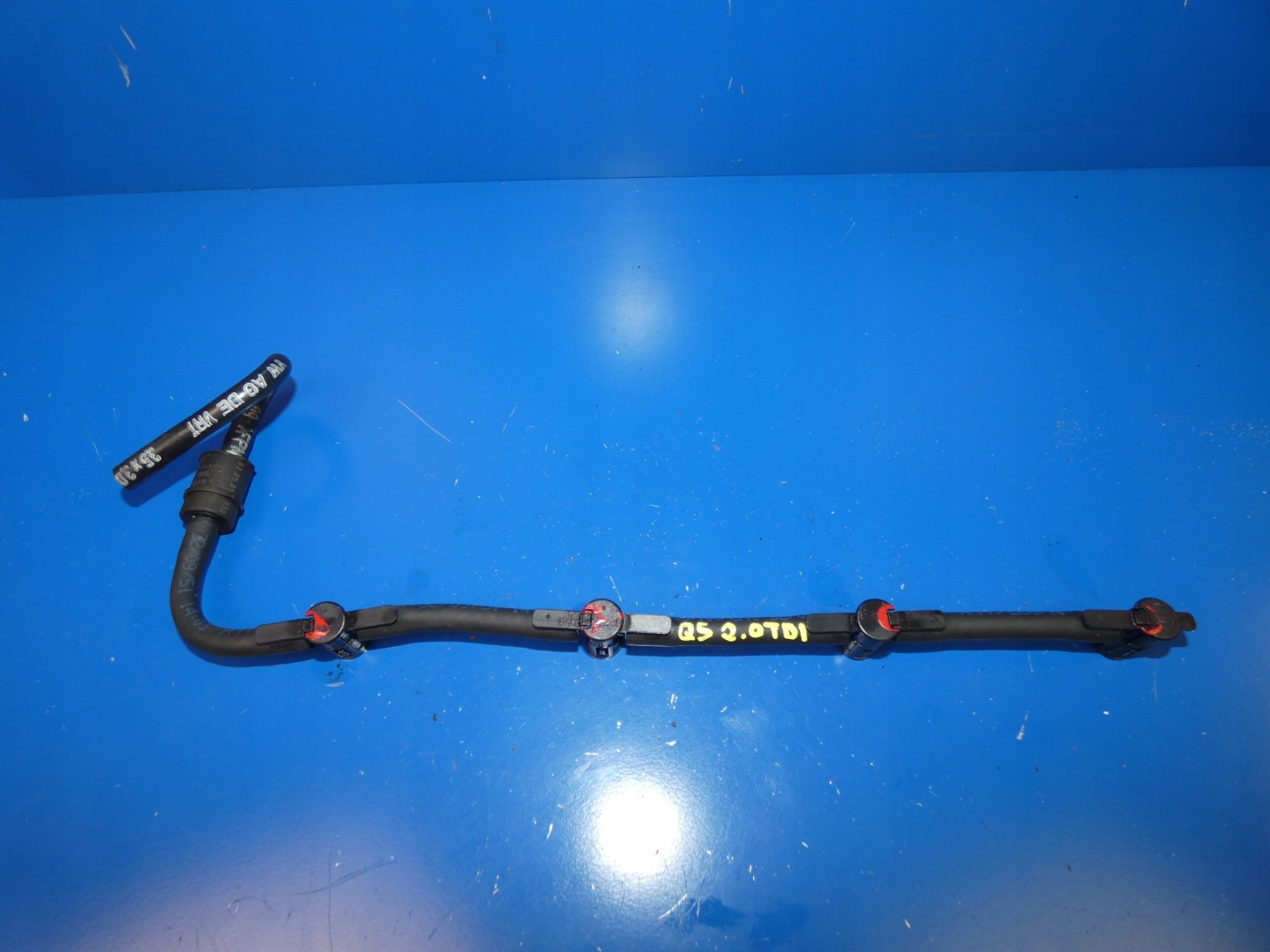 AUDI Q5 8R A4 2.0 TDI FUEL LINE EINSPRITZDÜSE