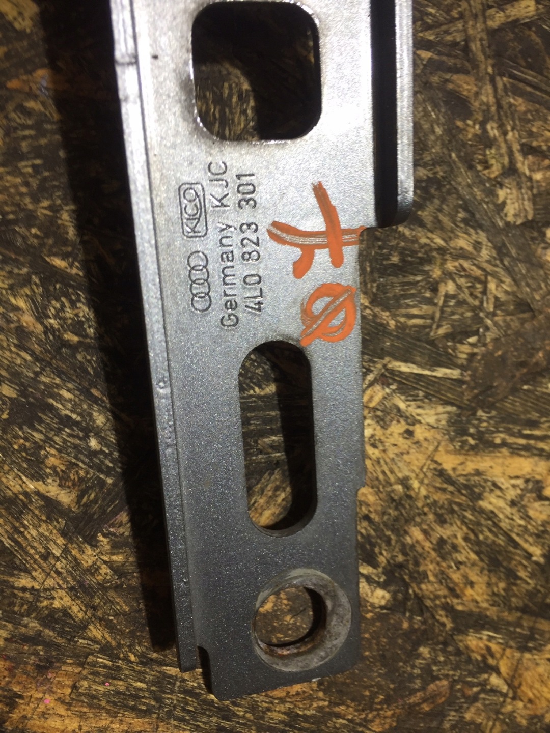 AUDI Q7 4L bonnet hinges KPL 4L0823302 4L0823301
