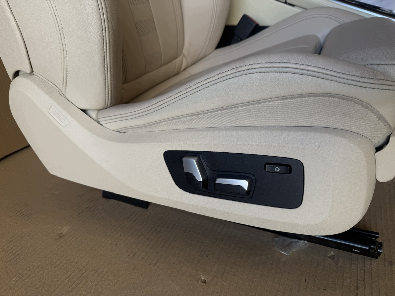 seats BMW X7 G07 7 axis. + MODULY+ side boot 1