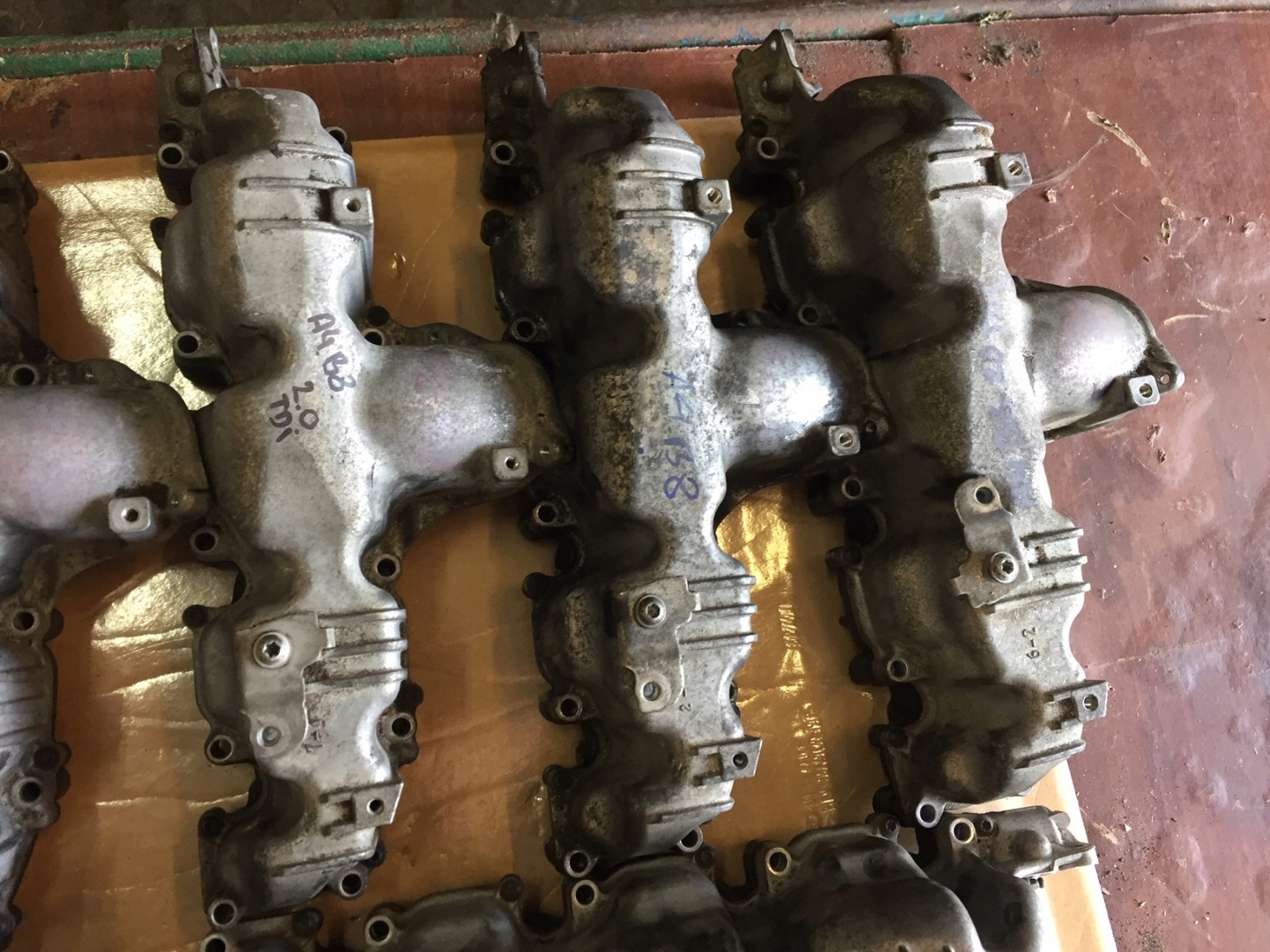 AUDI SEAT SKODA 2.0 TDI intake manifold 03L129711E