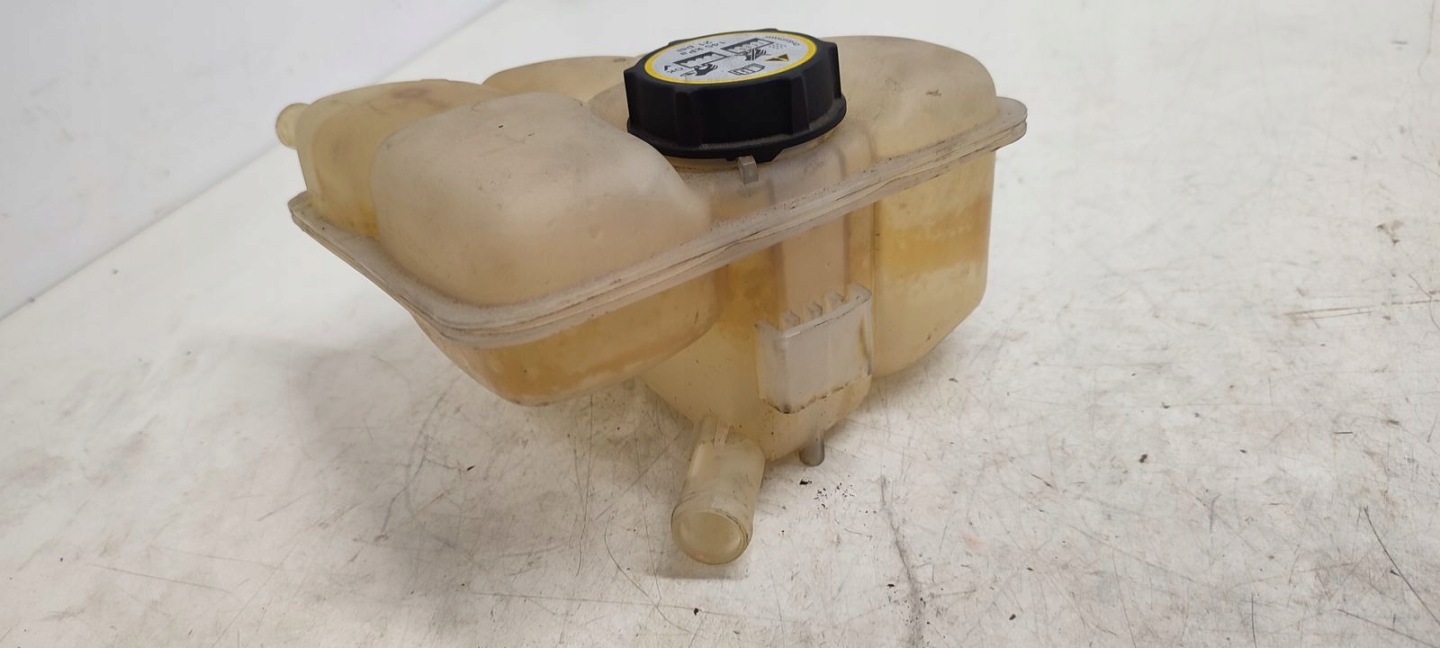 scheibenwaschbehälter behälter Ford Focus MK3 2,0 TDCI