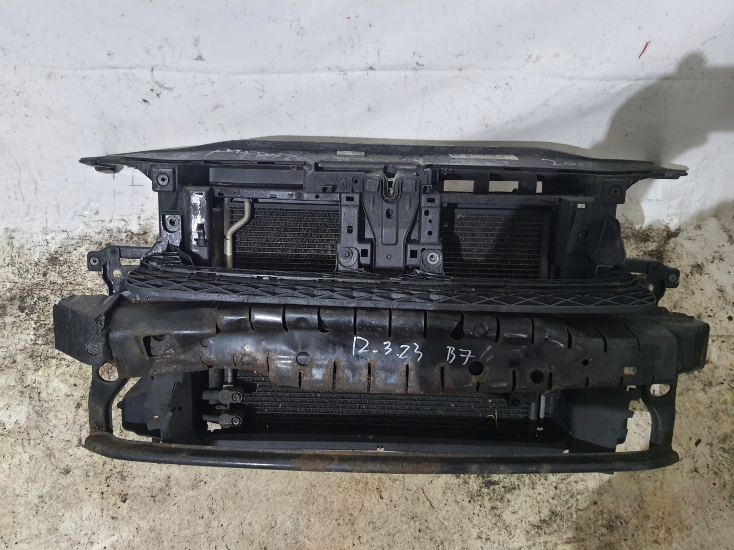 VOLKSWAGEN PASSAT B7 10-14 support panel for radiators 1.6/2.0 TDI
