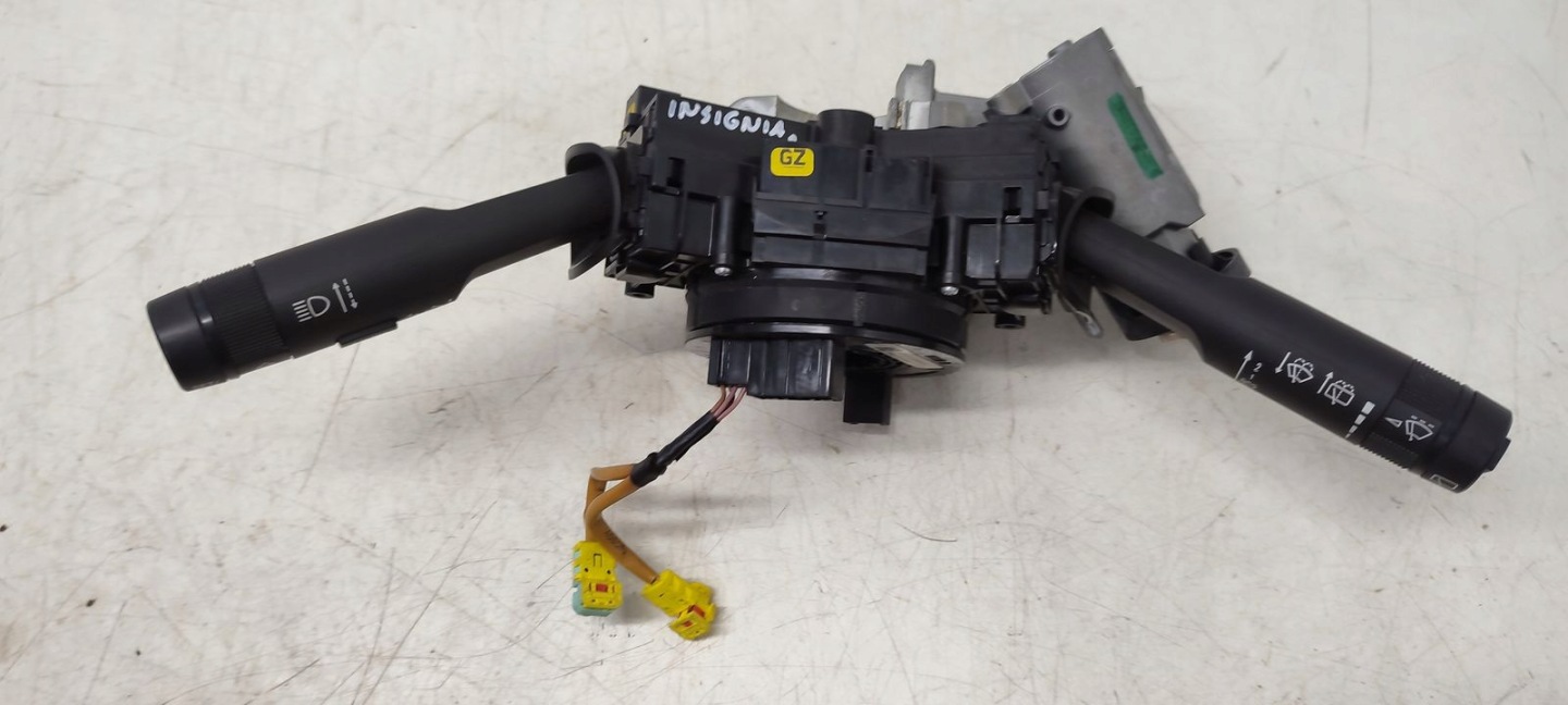steering wheel levers and controls ring zwijak Opel Insignia A