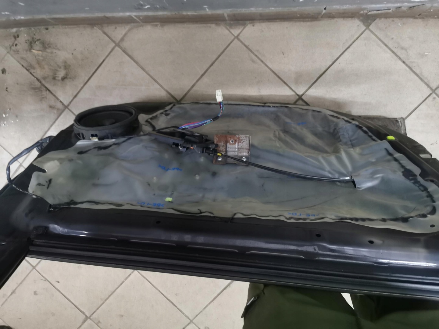 door complete left front PEUGEOT 4007 X42 07-12