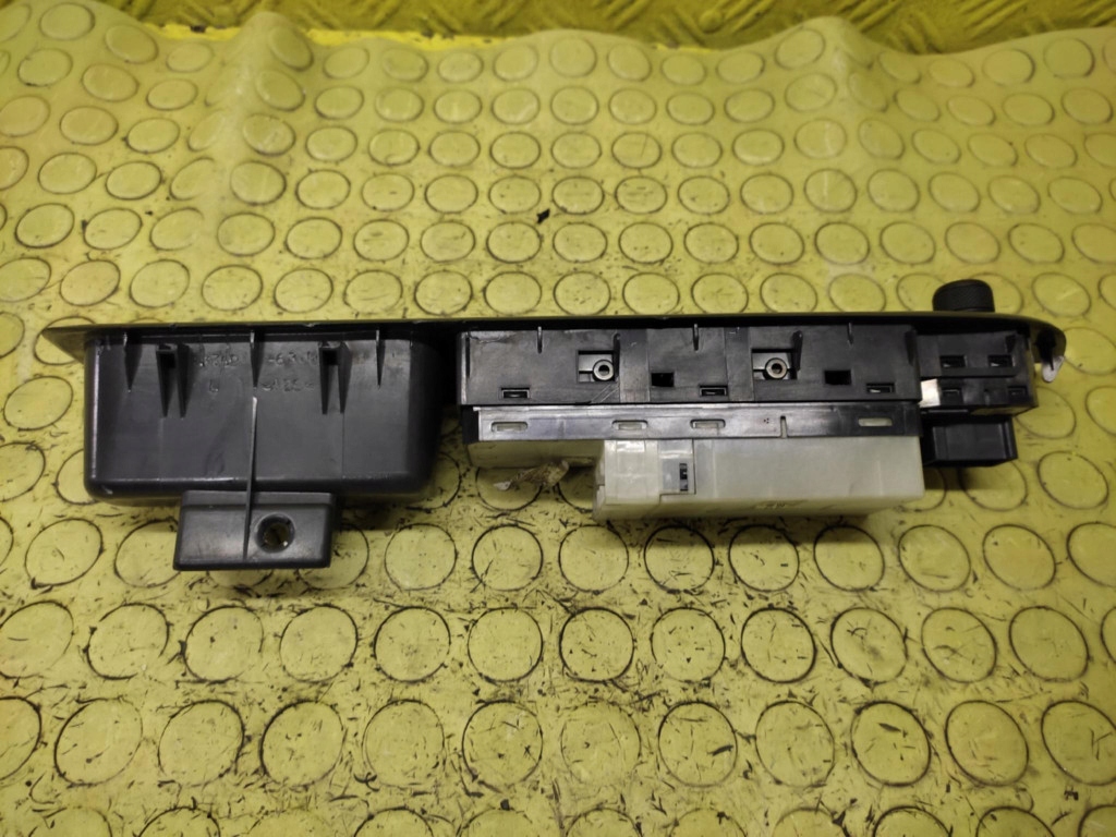 SUZUKI SWIFT IV window control switch left front 62J502618T