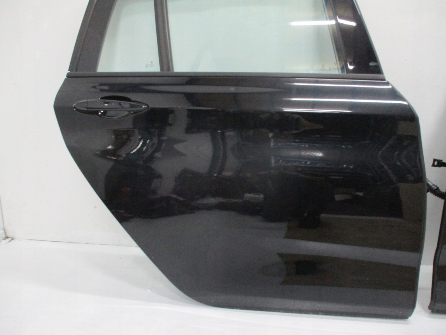 door left rear. BMW 2 F46 16R