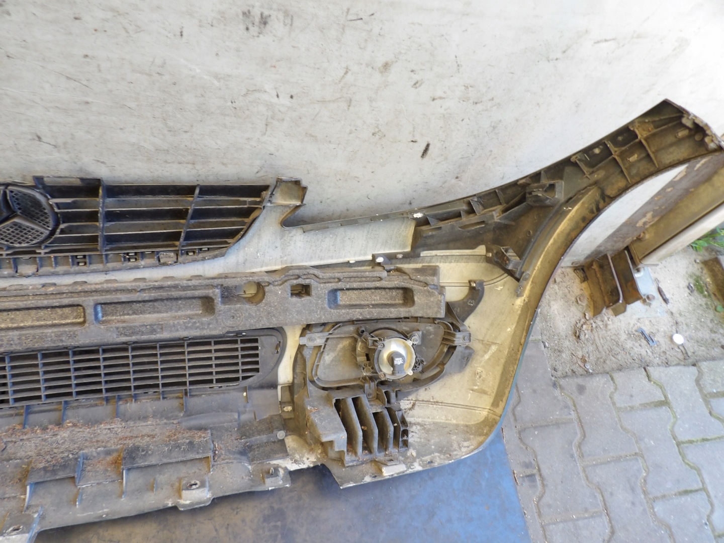 Mercedes W169 bumper front lak. 160