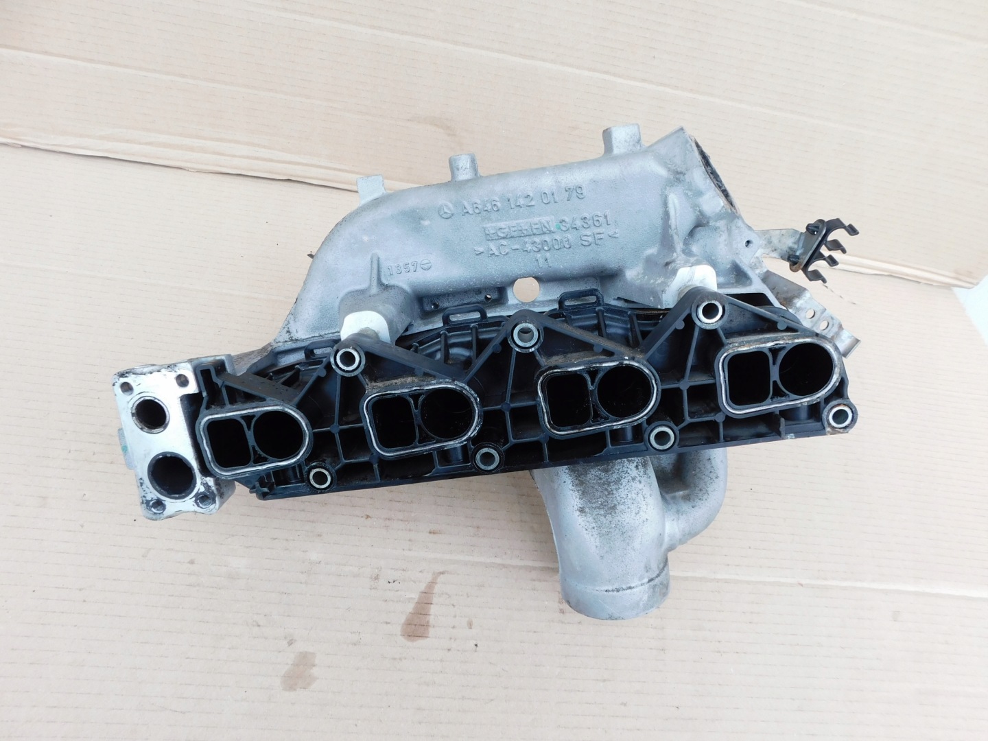 intake manifold Mercedes Sprinter 906 2.2 CDI OM646 original A6461420179