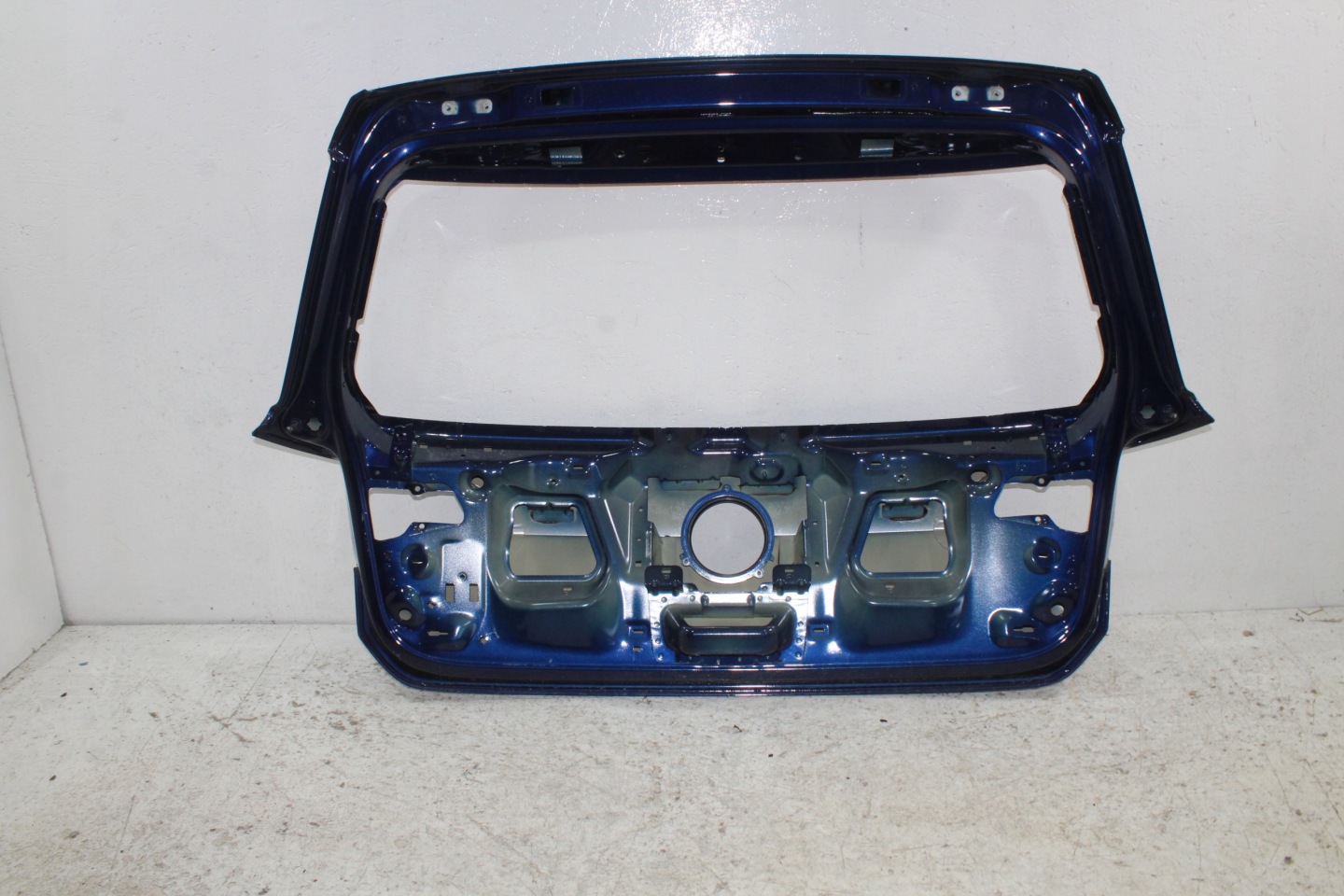 VW Golf VII HB trunk door boot rear part