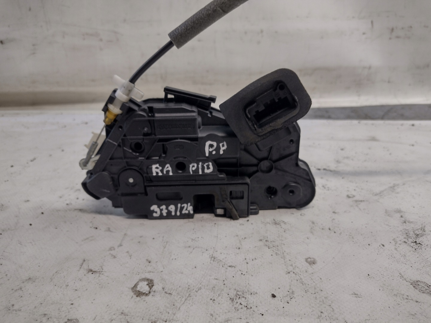 lock door right front Skoda Rapid liftback 5E2837016A