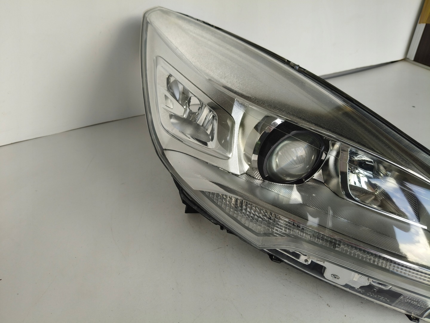 light right REFLEKTOR FORD KUGA MK2 12-16 XENON non-setting