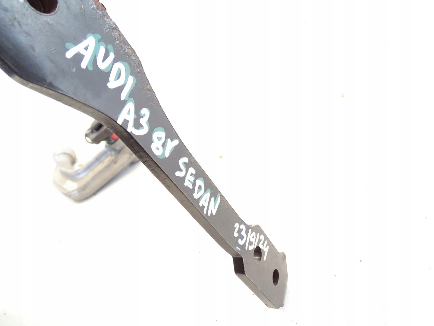 tow sider ODPINANY KULA AUDI A3 8V sedan 8V4800491