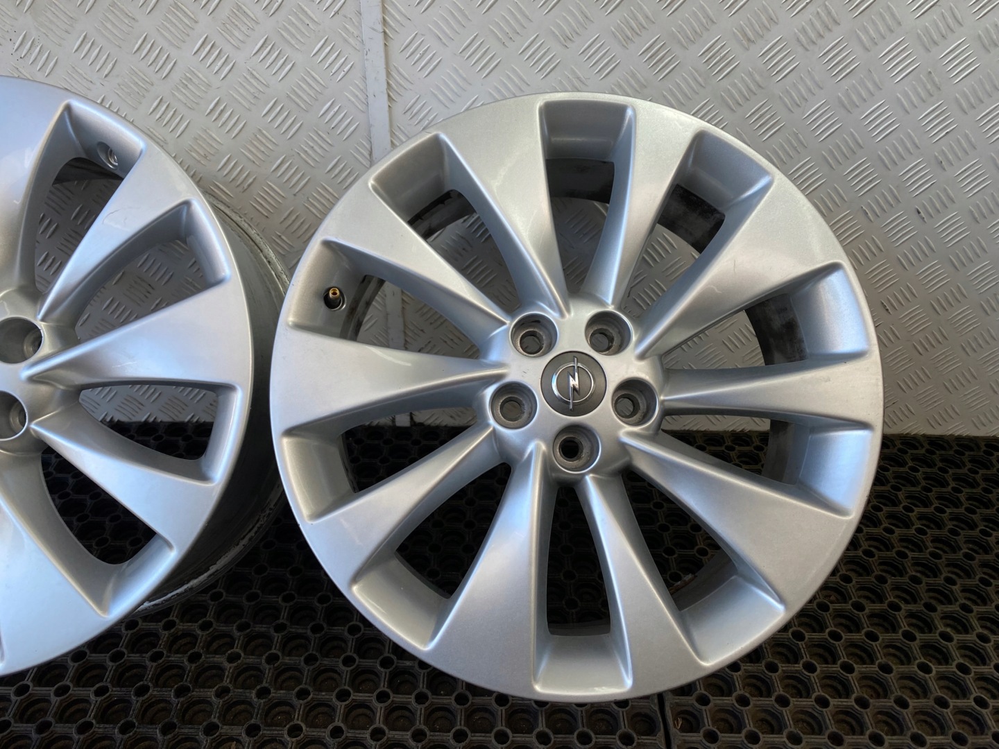 OPEL ASTRA V K 15-21 original disk disk 18'' 5x105 7J ET38