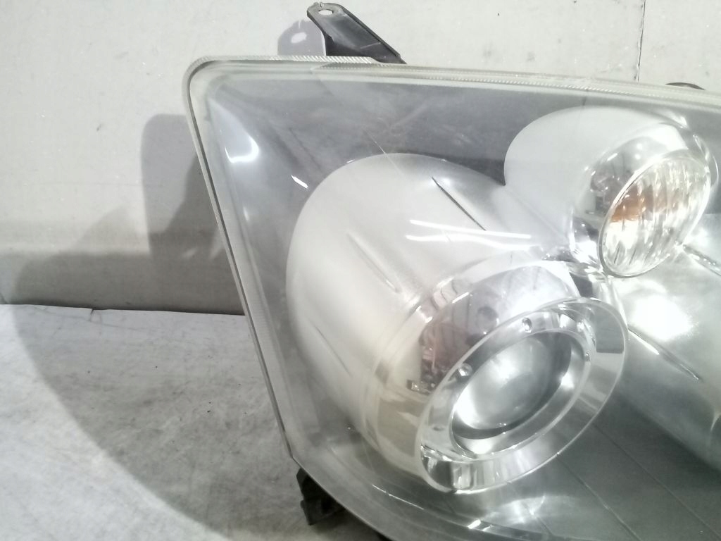 Toyota Avensis T25 lift light right front front ksenon