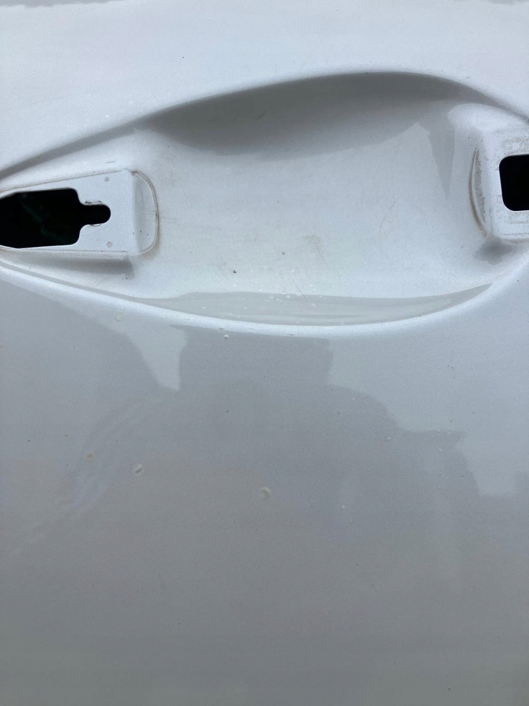 dveře levý předek PEUGEOT 208 a EFCD BIALA PERLA