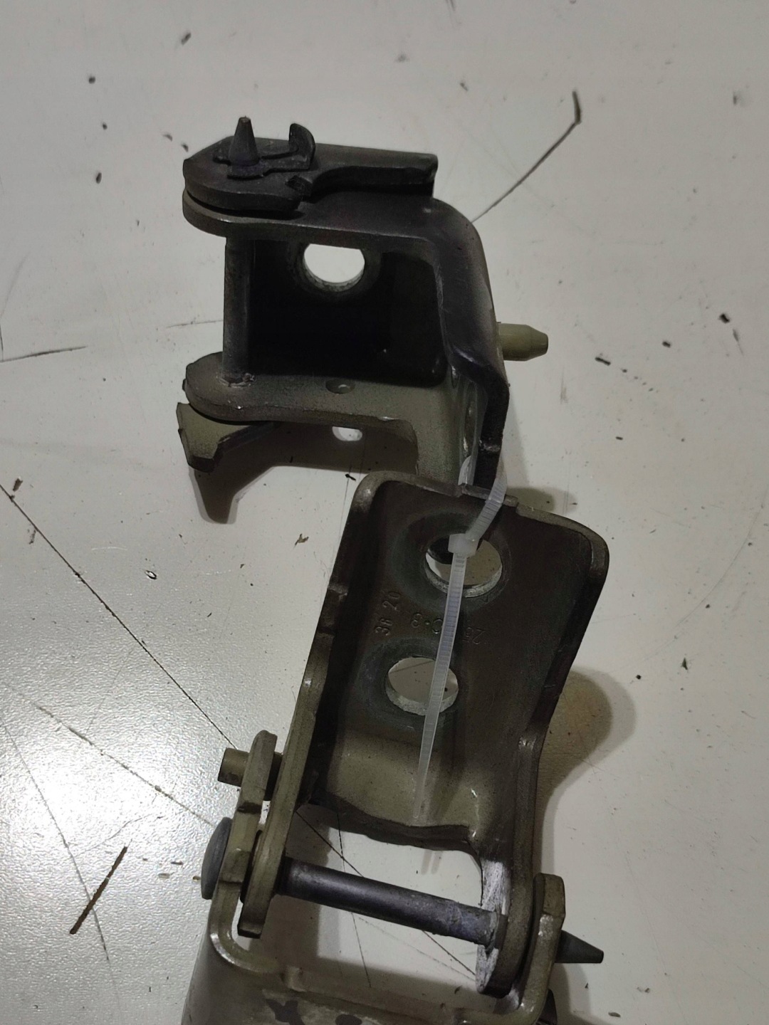 Peugeot 2008 II 2020 front side left hinges door przednich