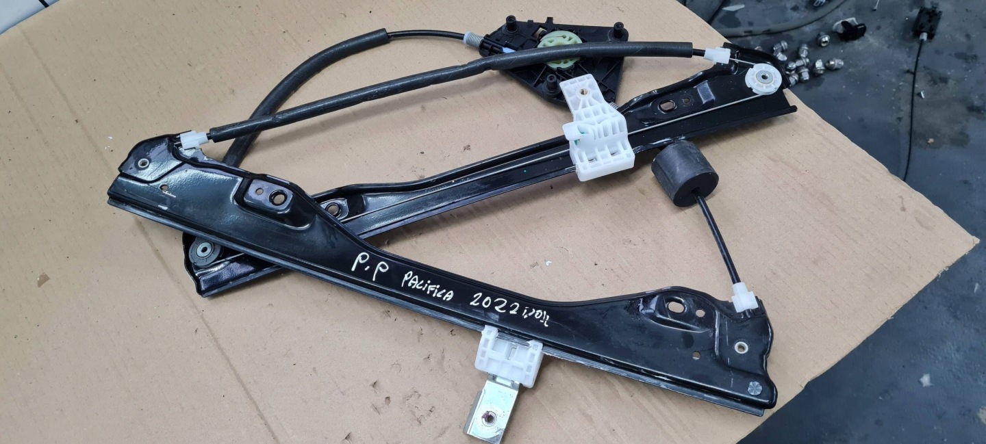 Chrysler Pacifica 2022 window regulator mechanism door right front