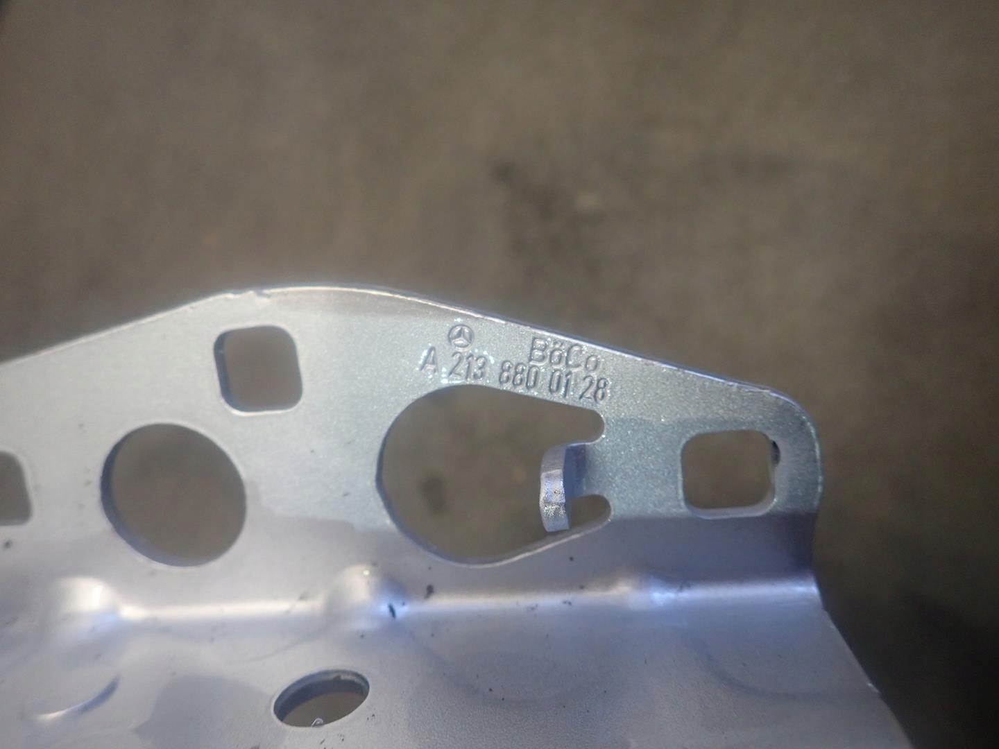 hinge bonnets left MERCEDES E-KLASA W213 A213