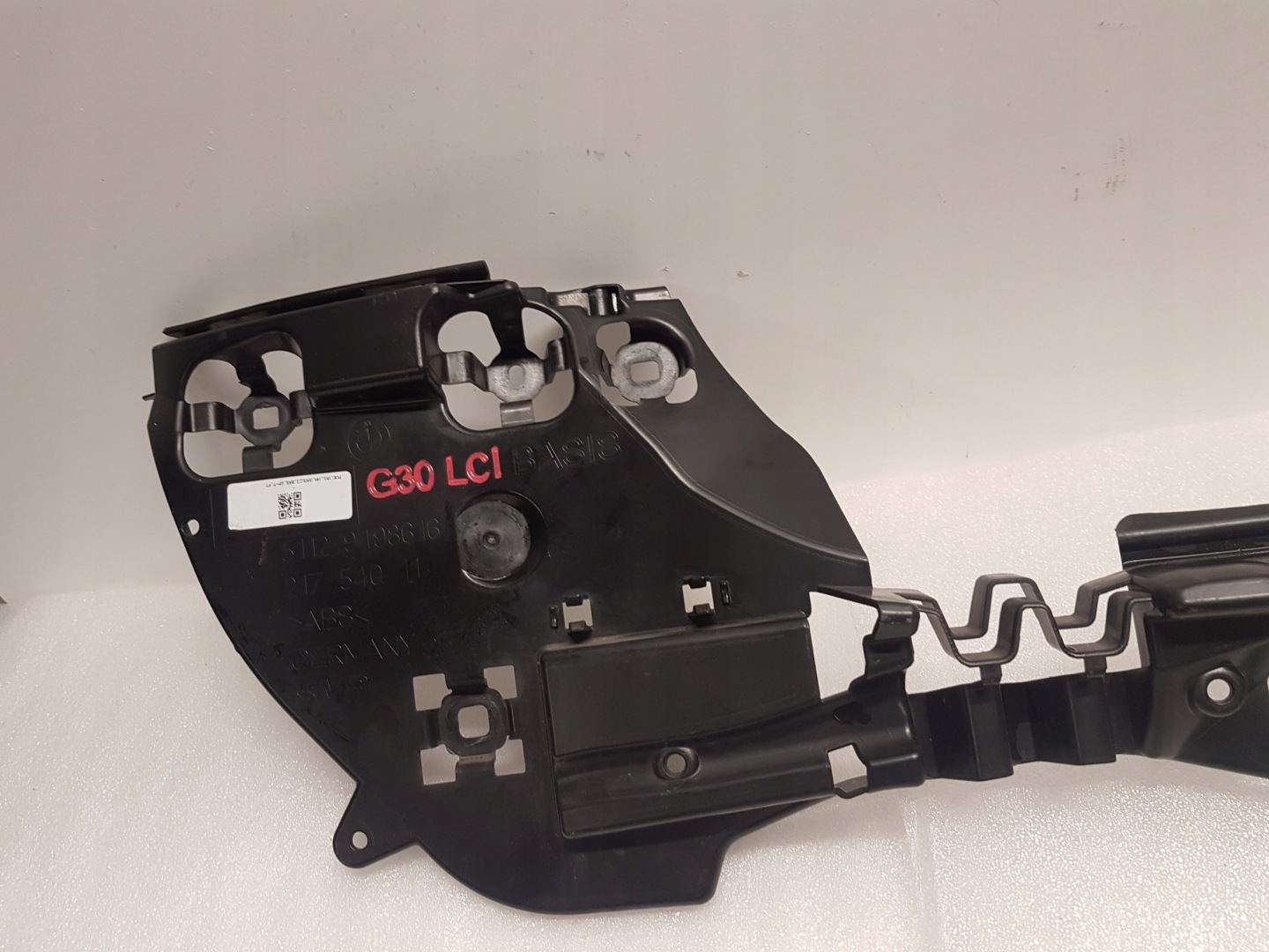 bumper bracket rear part BMW G30 LCI 9498616