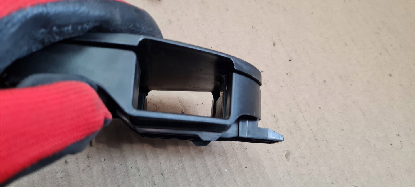 A4 B9 8W bracket holder TROJKATA 8W0860285 A5 8W