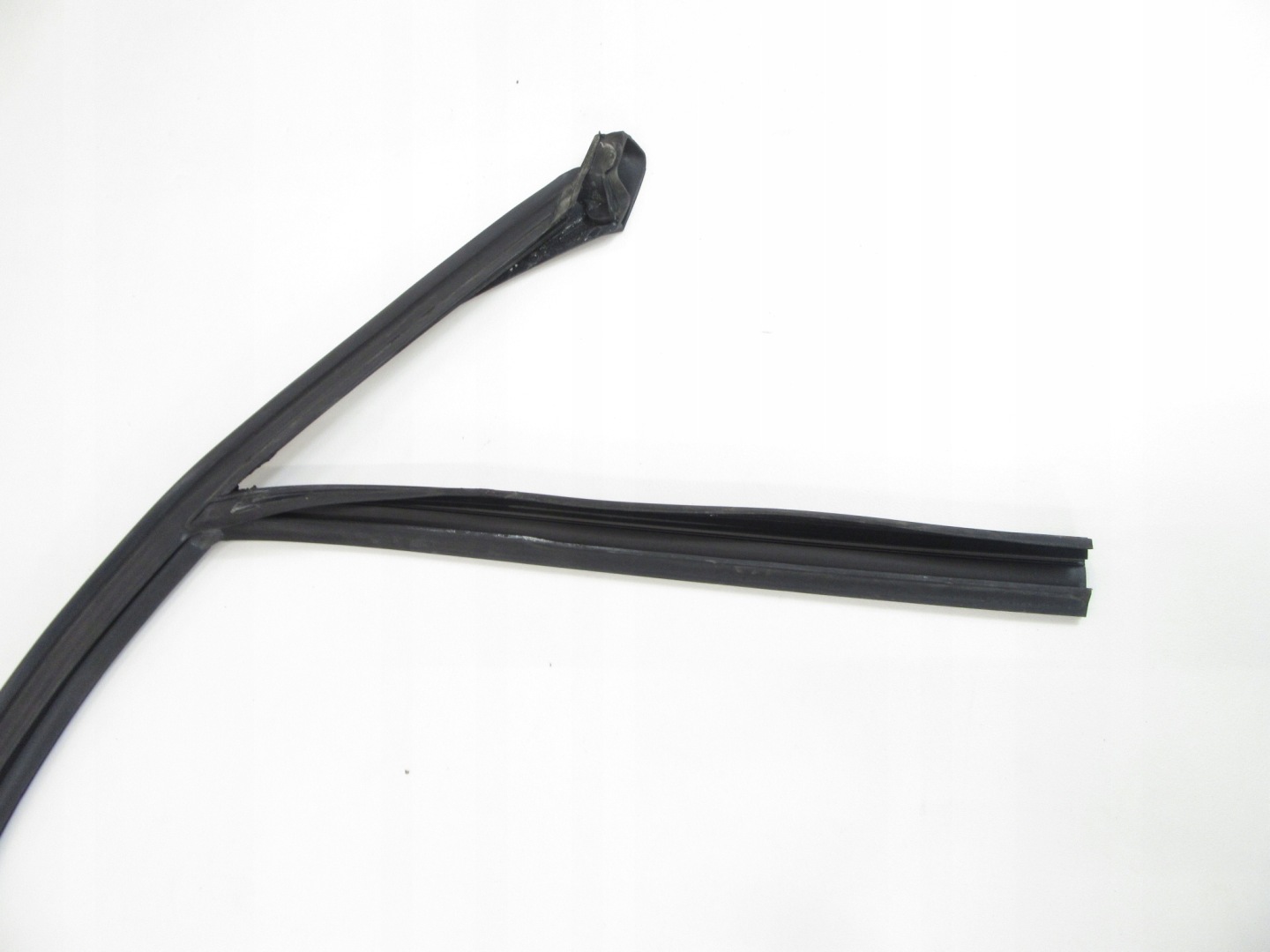 Prowadnica windows gasket door front right BMW 3 e90 e91 sedan Kombi