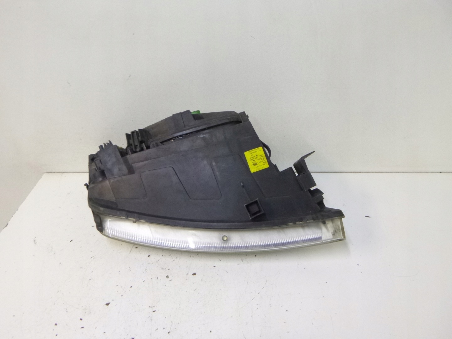 light front Ford Mondeo III 2003r.