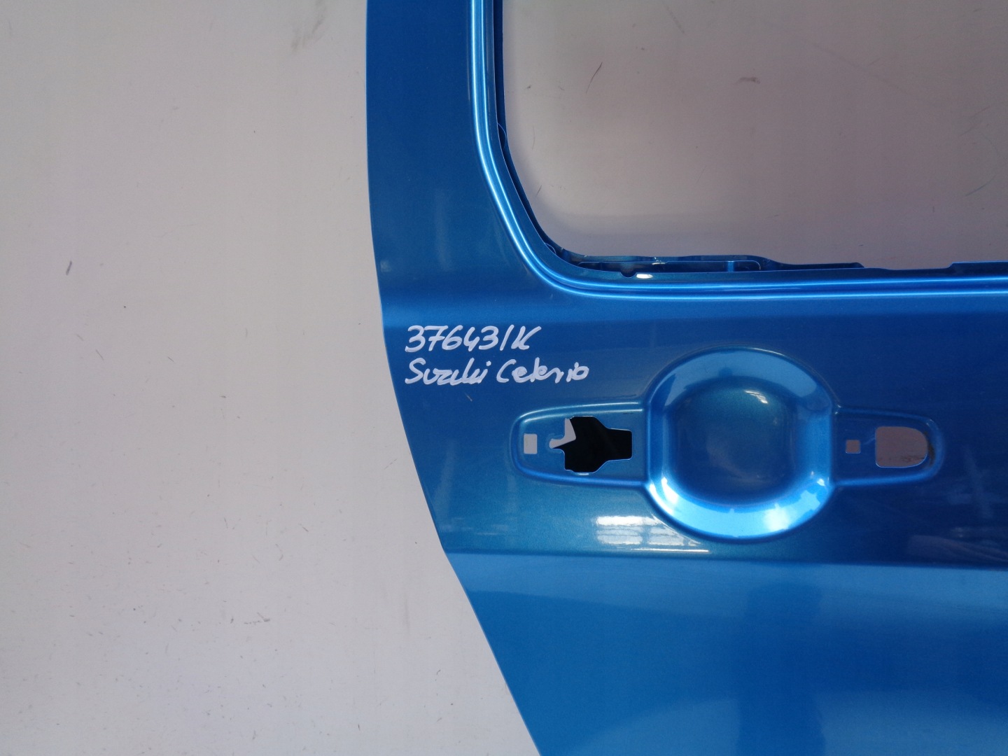 door right rear. SUZUKI CELERIO 15- NR 37643
