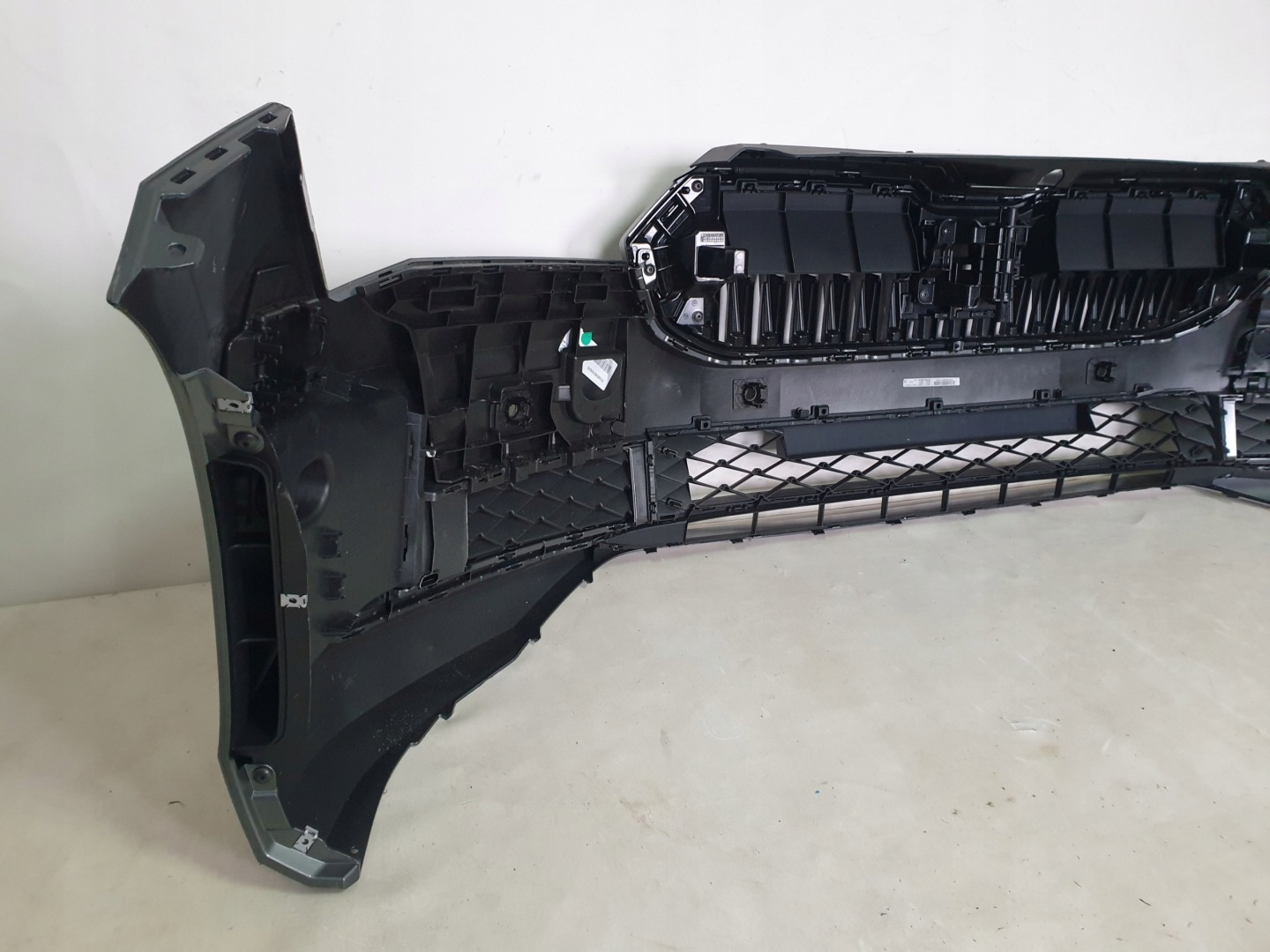 SKODA SUPERB IV 3P0 23-> bumper front front 6 x PDC cover 3P0807221